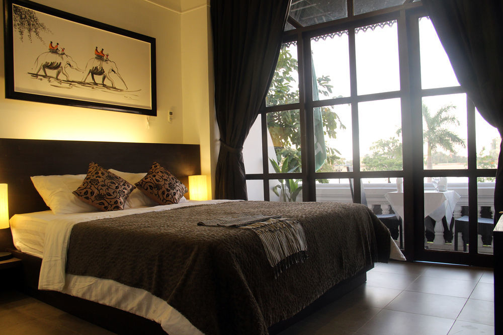 Adore Riverside Hotel بنوم بنه المظهر الخارجي الصورة